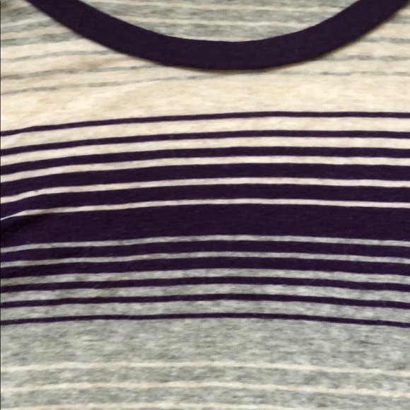 Old Navy women’s small tee - Picture 3 of 4